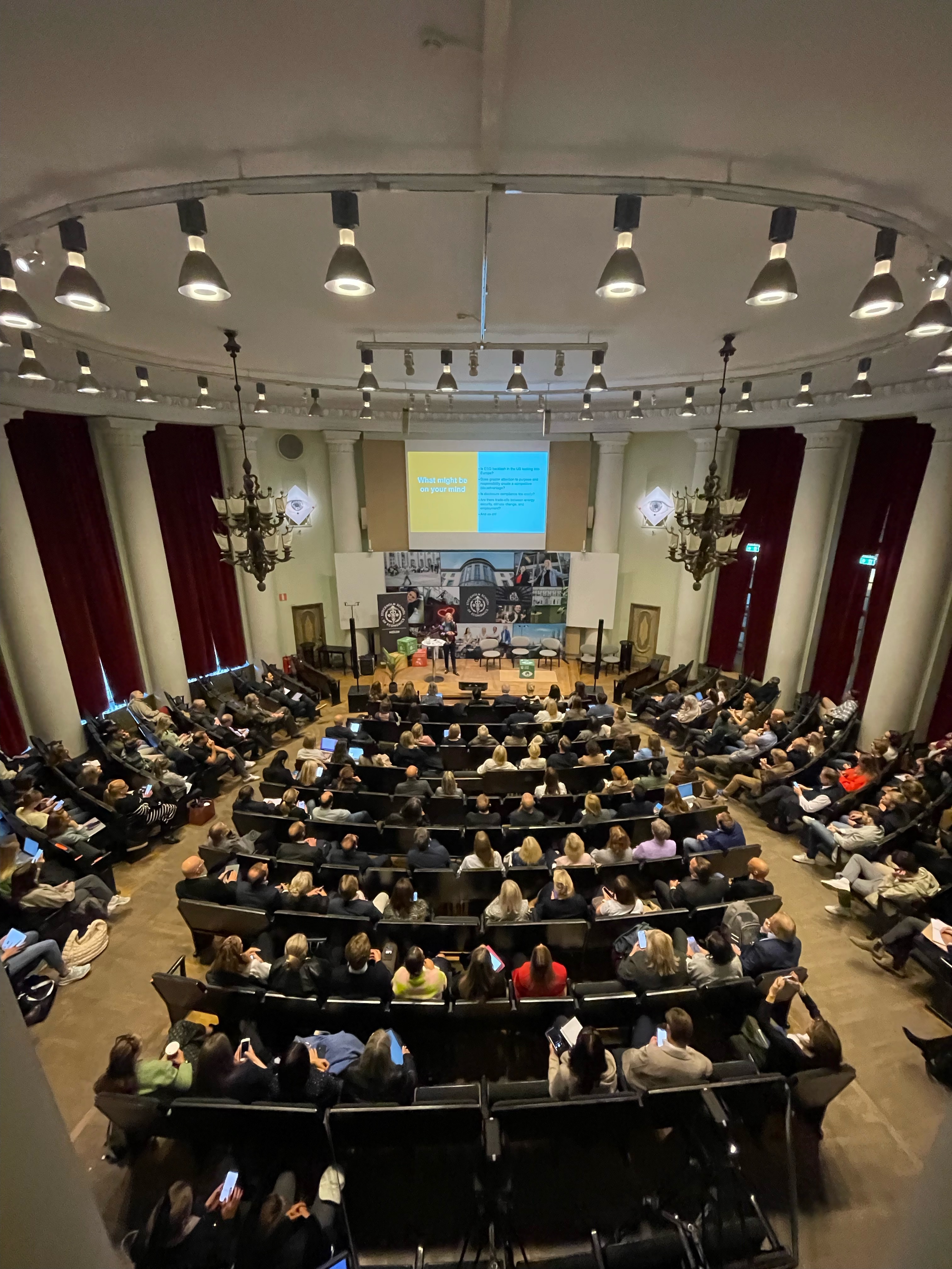 Full aula audience